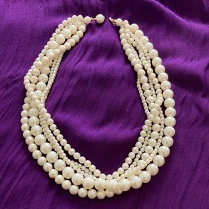 Faux pearl necklace wear loose or twisted.